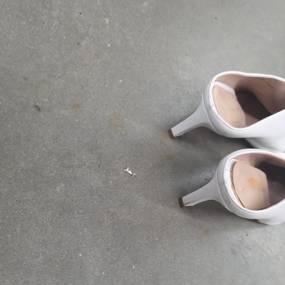 Stuart Weitzman Elegant White Women's Shoes - Picture 11 of 13